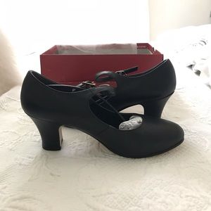 Capezio Manhattan Character Shoe 8 (never worn)